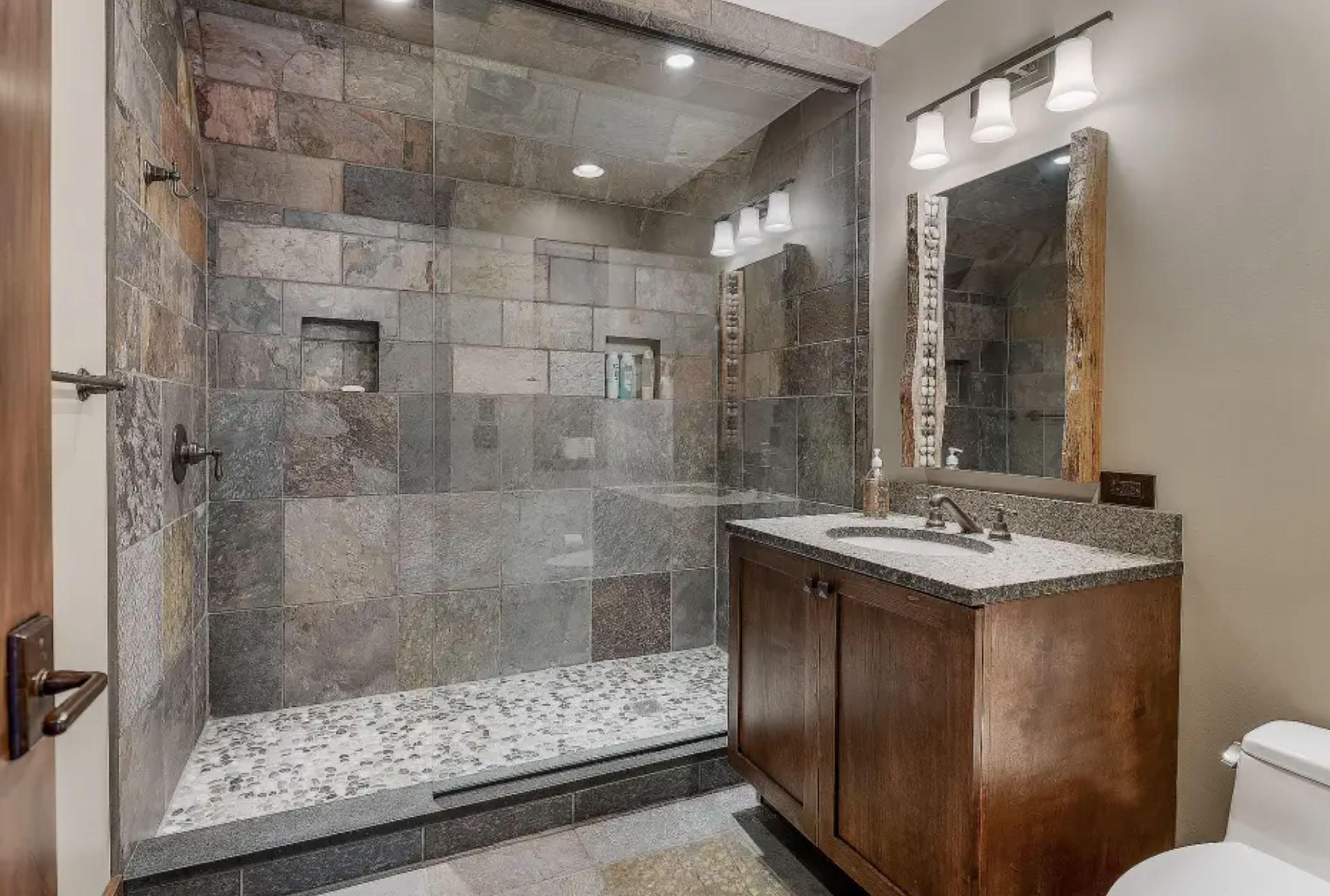 Peninsula Manor Photo 31